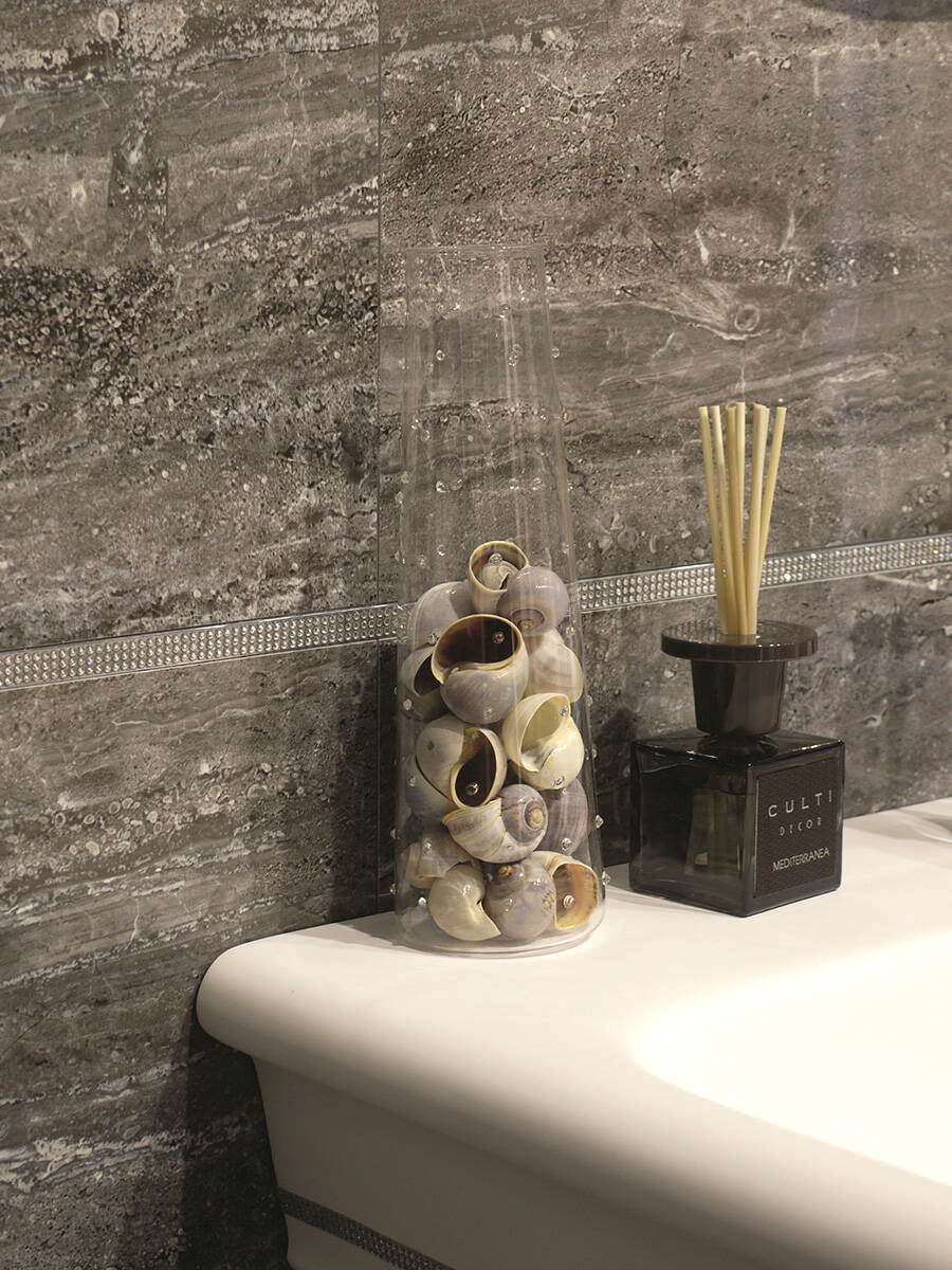 Elegantne, monokromatske kupaonice