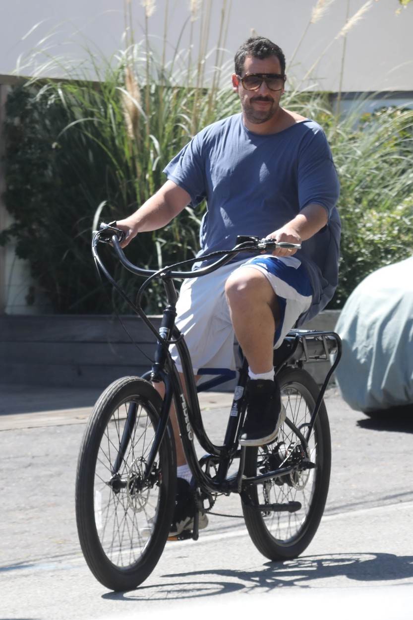 Svi se čude kako živi Adam Sandler