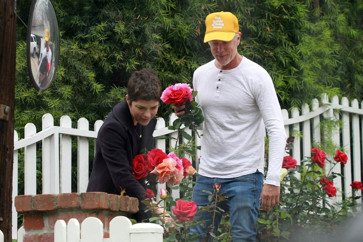 Selma Blair zablistala sa štapom na Oscar partyju
