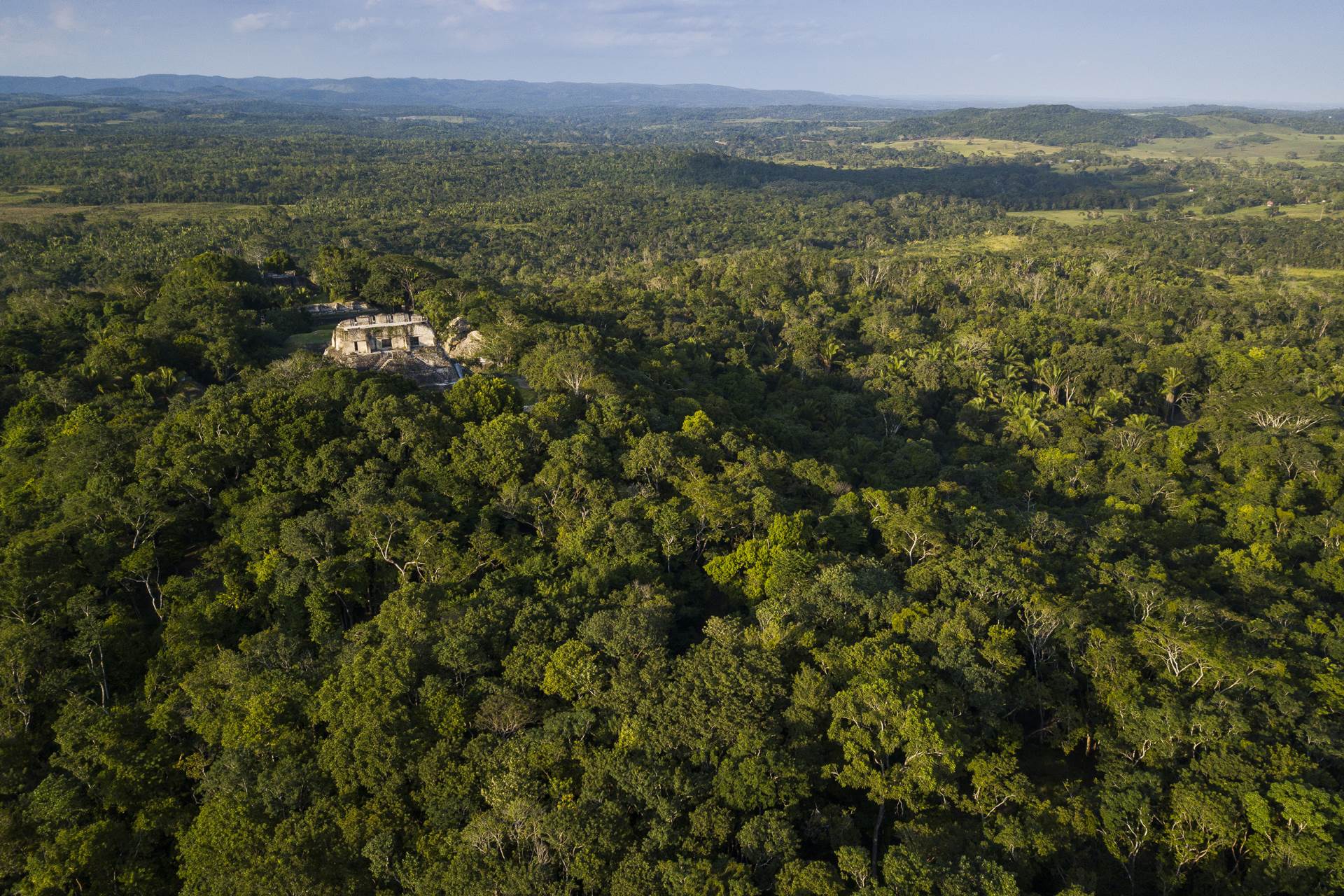 PUTOVANJE OKO SVIJETA Izložba fotografija Gorana Jovića