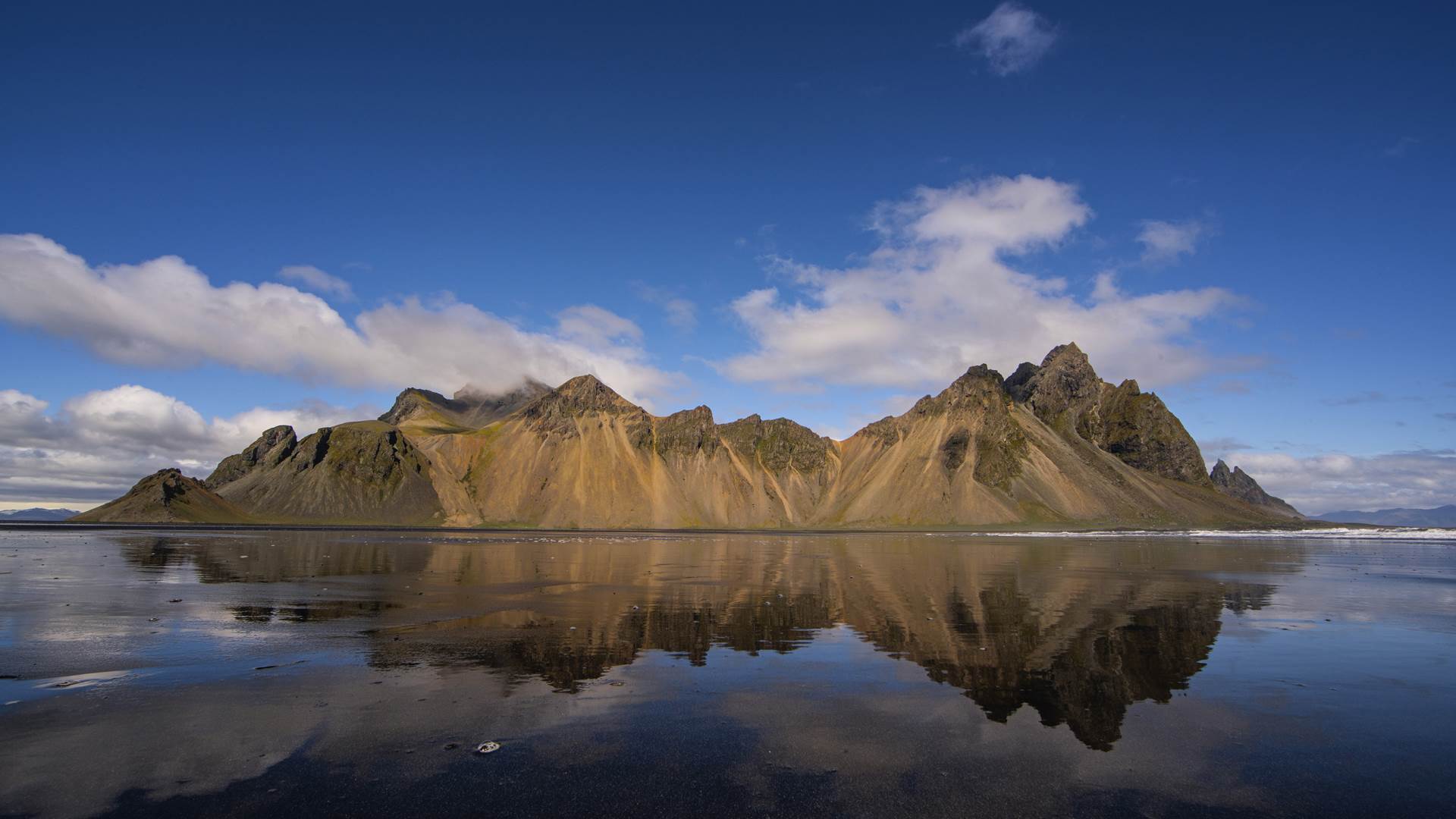PUTOVANJE OKO SVIJETA Izložba fotografija Gorana Jovića