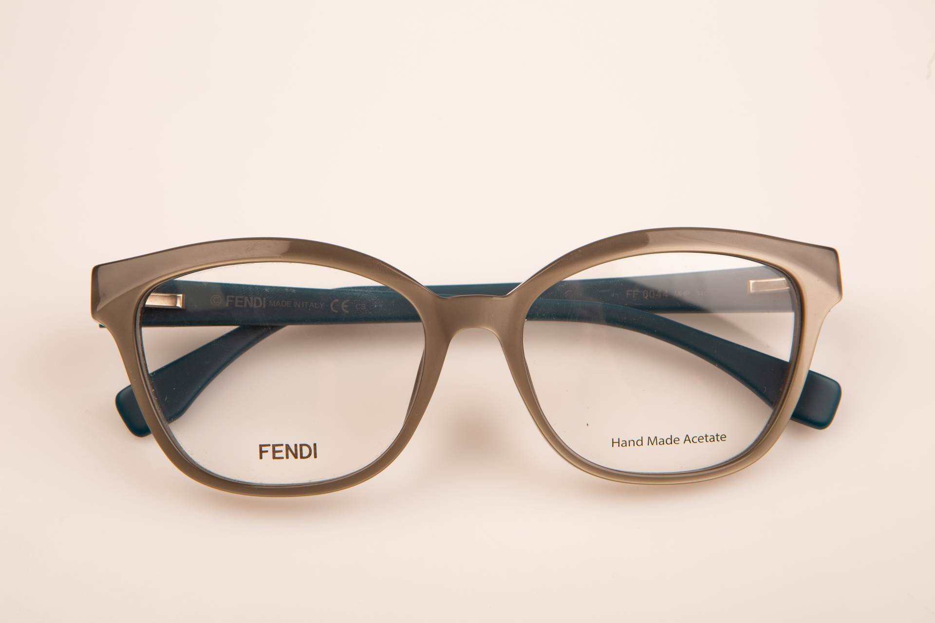 Šoping za žene u outletu uz Storyjeve kupone