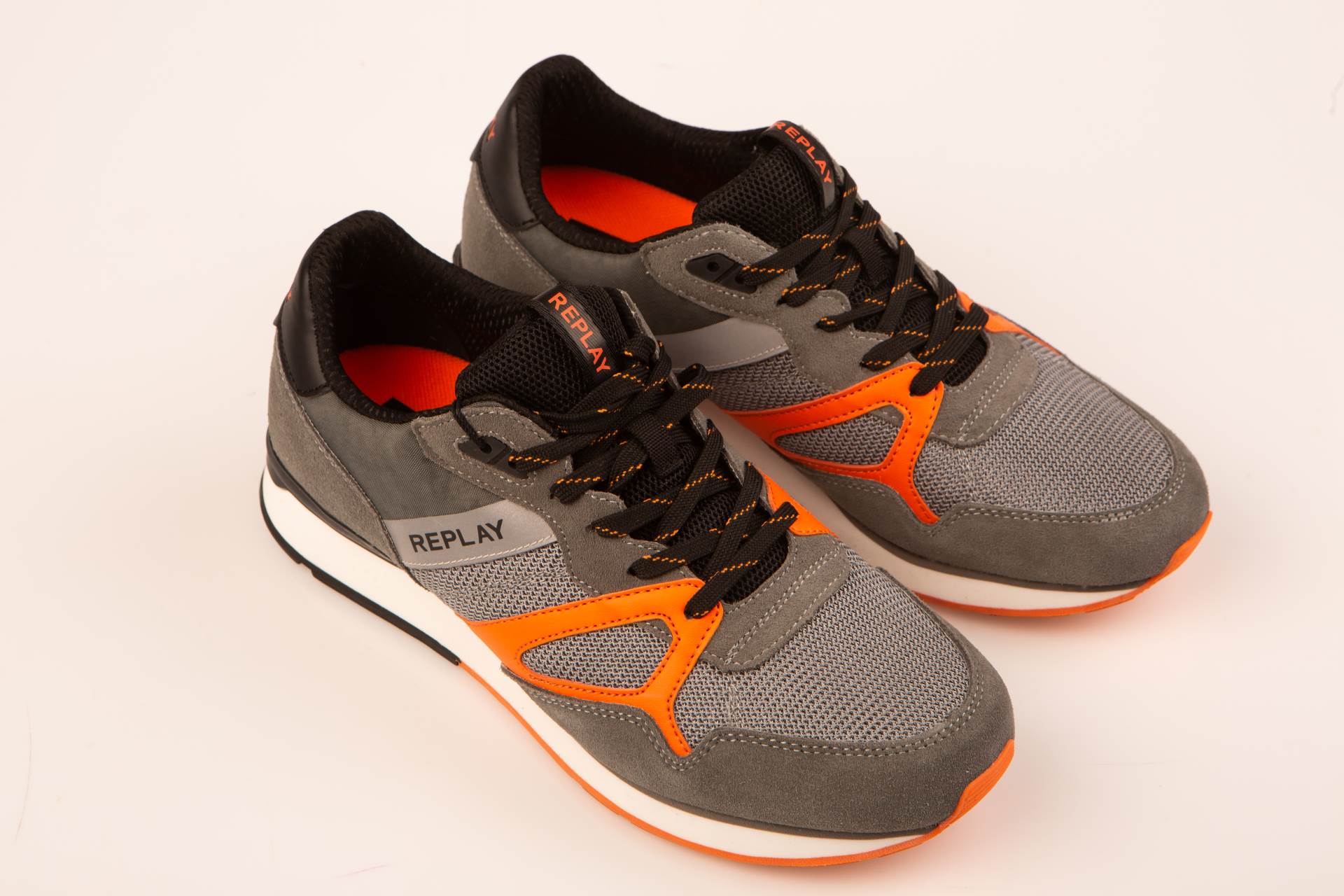 Šoping za muškarce u outletu uz Storyjeve kupone