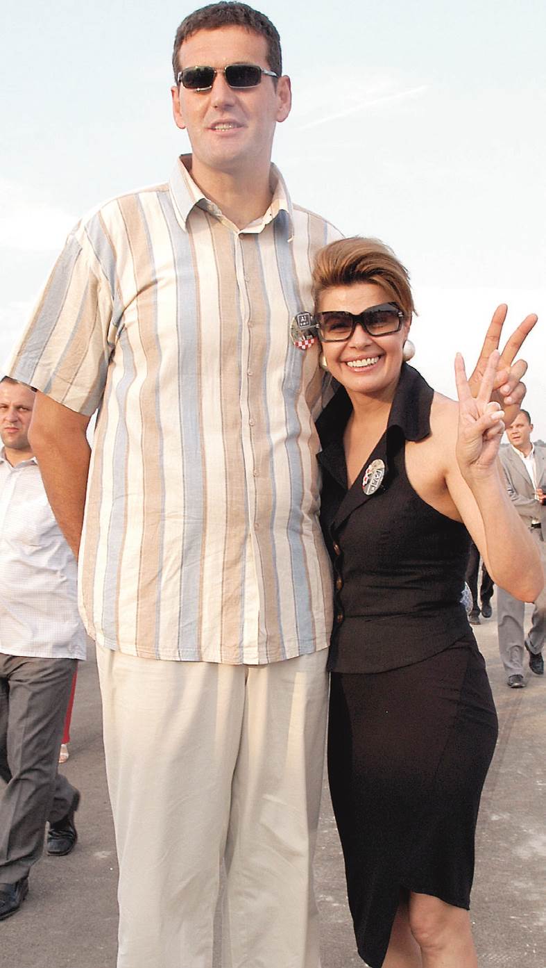 PARTY VREMEPLOV Večeras je naša fešta kakva se ne pamti