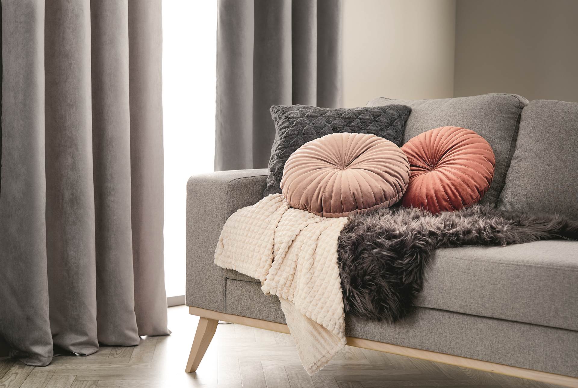 Ženstvena jesen u ružičastom tonu