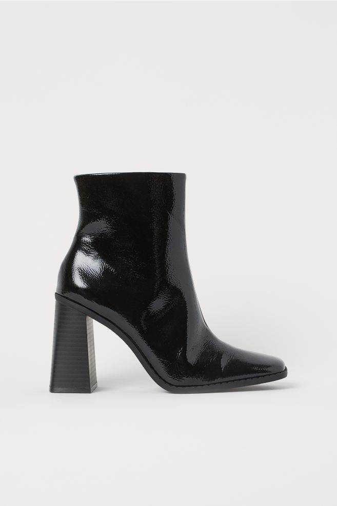 Pronašli smo pristupačne čizmice koje možete nositi s haljinama