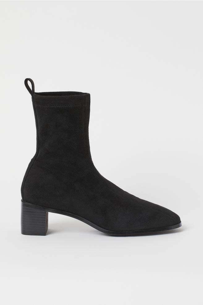 Pronašli smo pristupačne čizmice koje možete nositi s haljinama