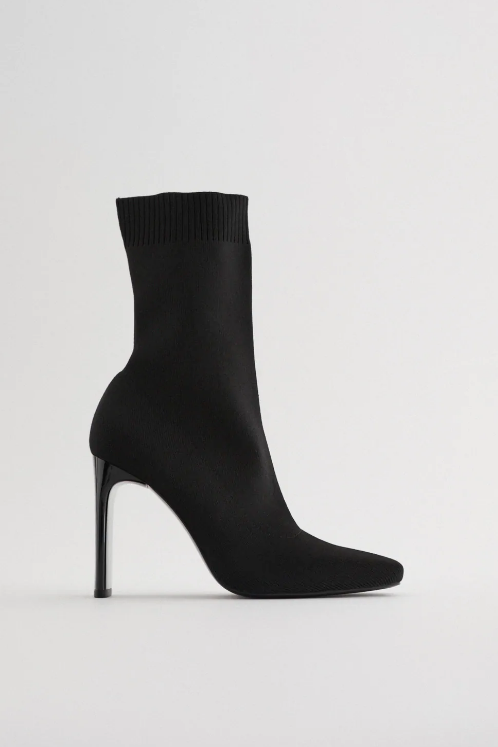 Želite izgledati moćno? Odjenite crnu!