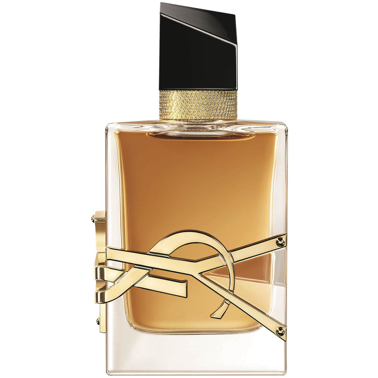 Latino diva zna kako nositi dugine boje