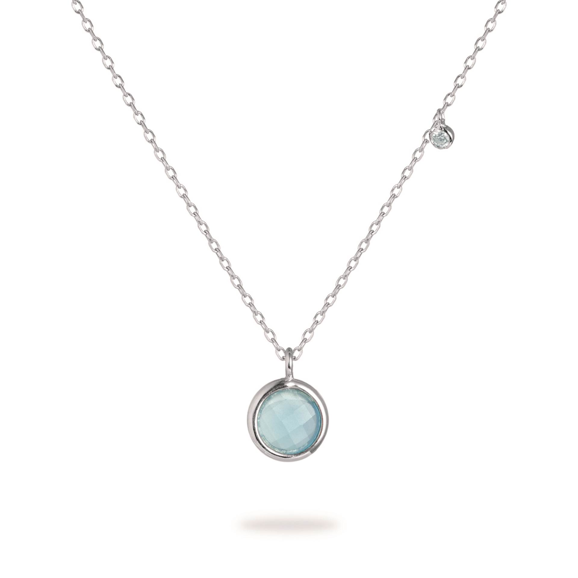 Latino diva zna kako nositi dugine boje