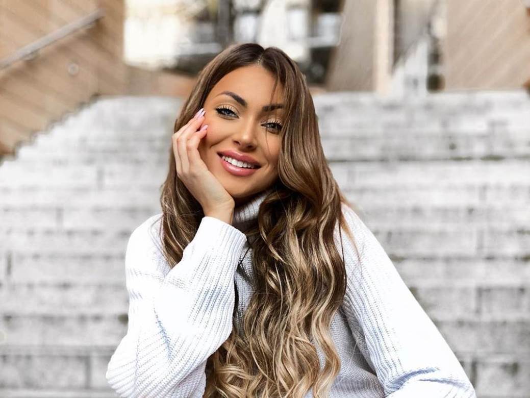 Hana pokazala usne nakon ubrizgavanja hijaluronskih filera