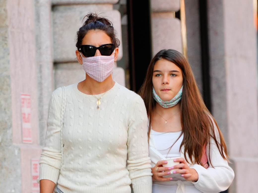 Katie Holmes objavila fotografiju sa sestrama