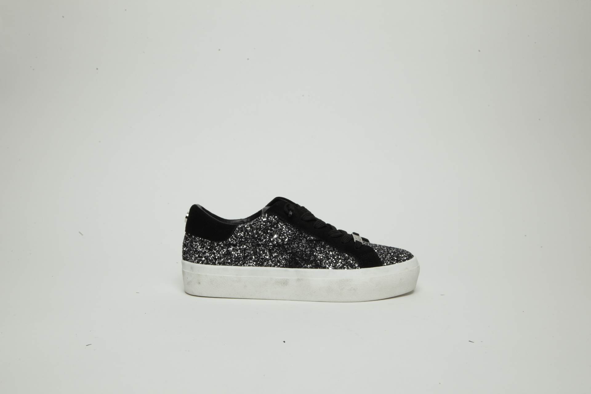 MUST HAVE čizme ove jeseni obožava i Viktorija Rađa