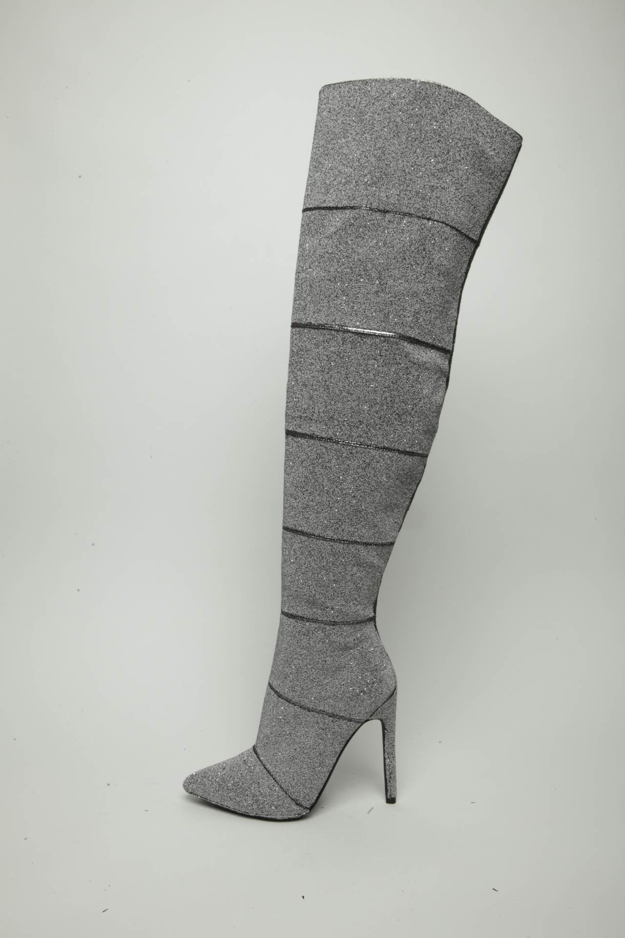 MUST HAVE čizme ove jeseni obožava i Viktorija Rađa