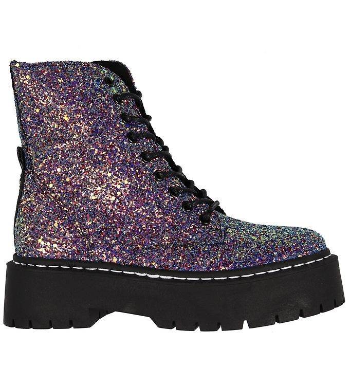 MUST HAVE čizme ove jeseni obožava i Viktorija Rađa