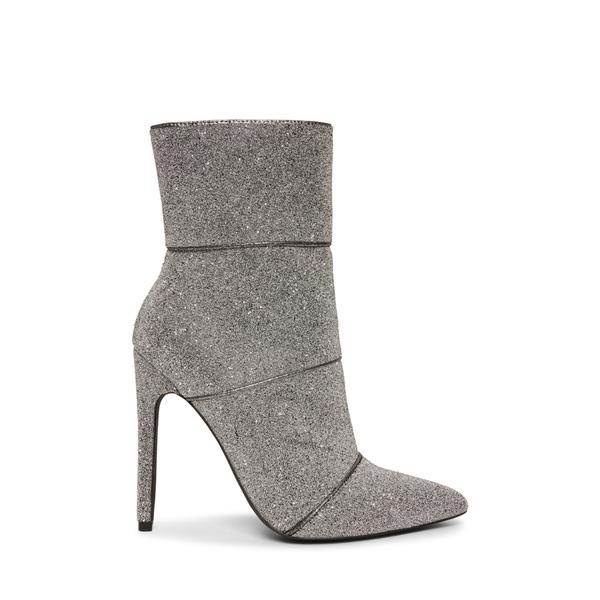 MUST HAVE čizme ove jeseni obožava i Viktorija Rađa