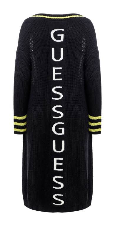 Urbani i klasični crni Guess komadi ključni su za jesensku kombinaciju