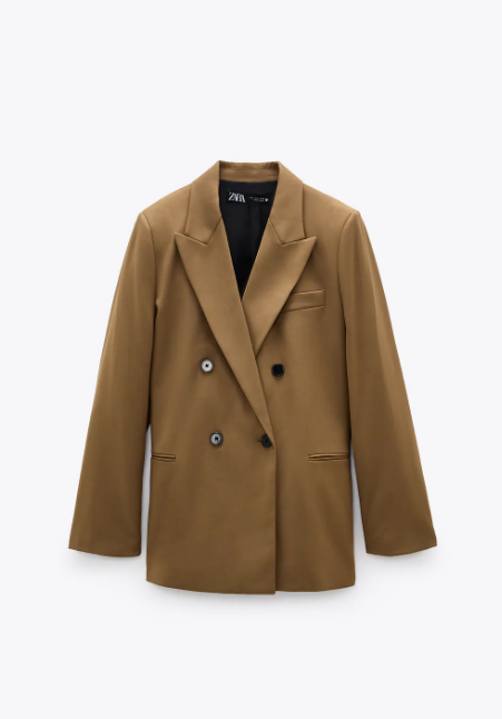 Impresionirajte crvenim outfitom