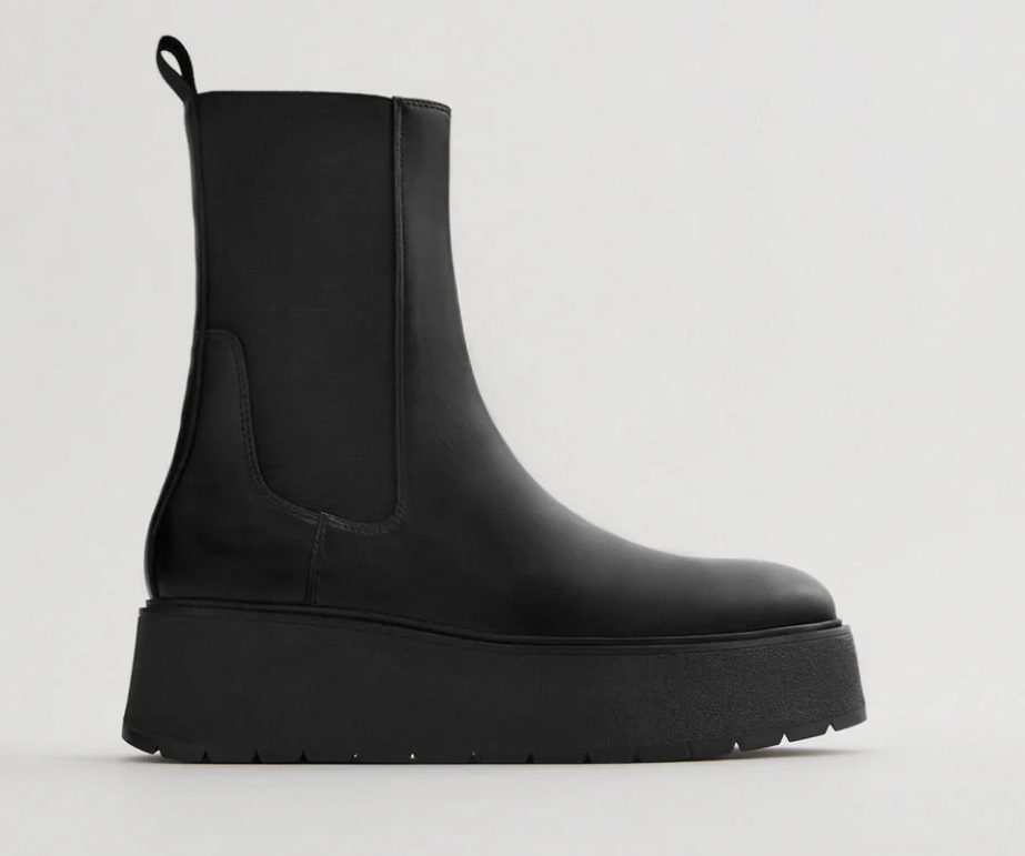 Ove jeseni nosimo crne čizme u svim prilikama