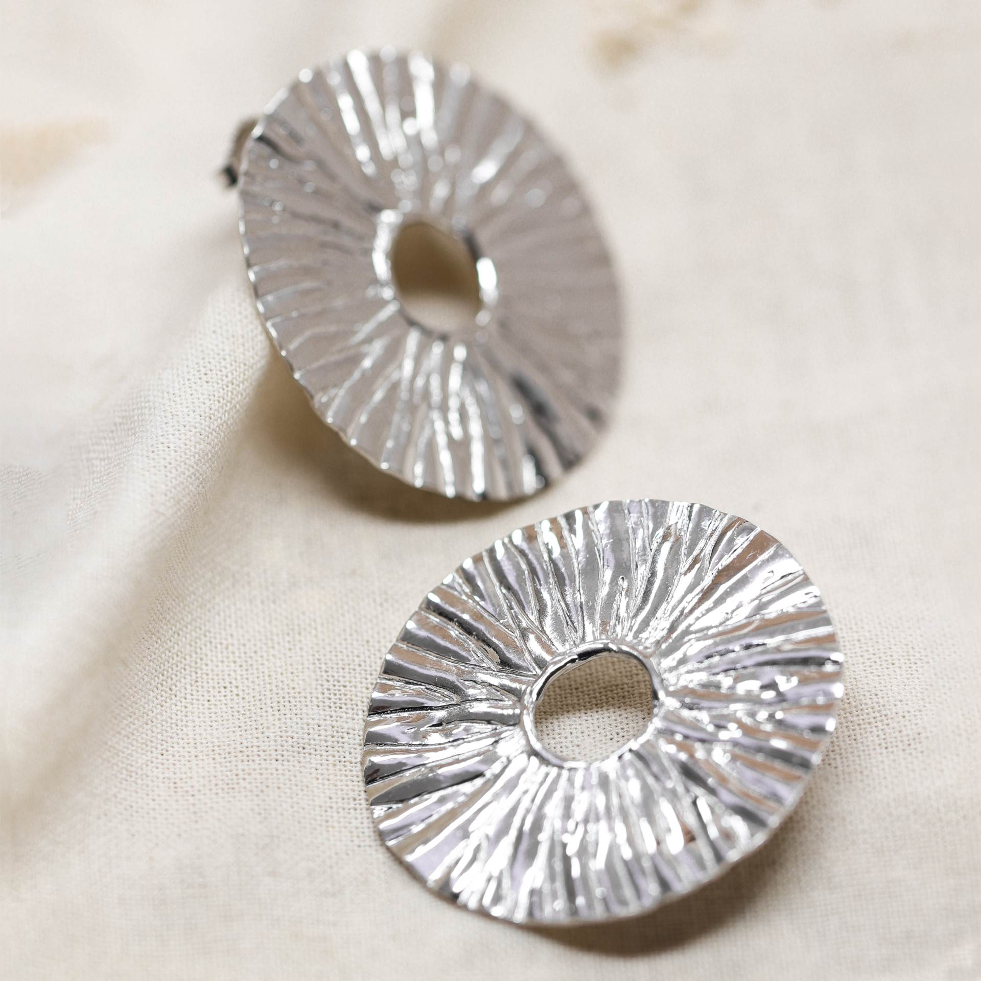 Nakit i satovi idealan su božićni dar. Kupite ih na Black Friday popustu