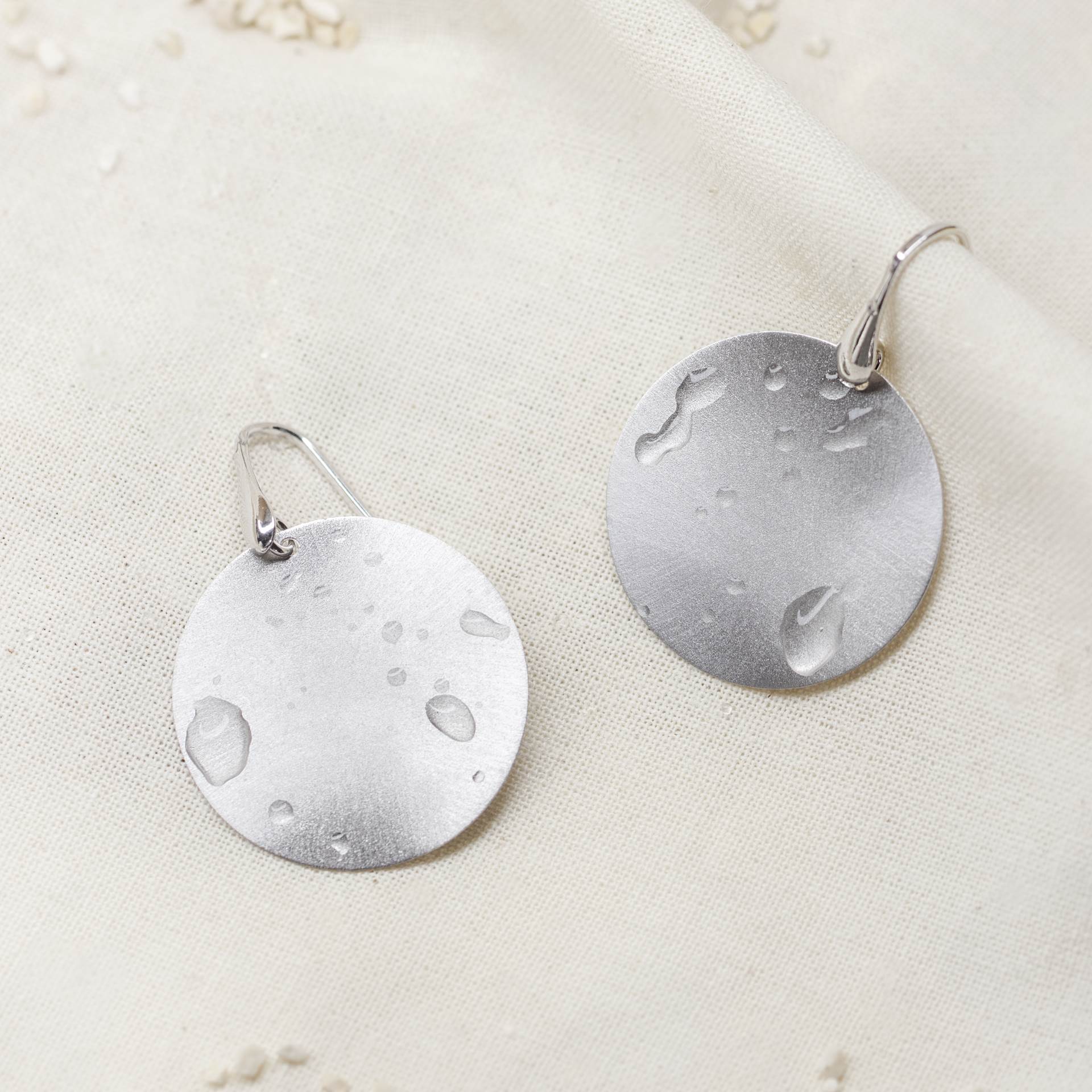 Nakit i satovi idealan su božićni dar. Kupite ih na Black Friday popustu