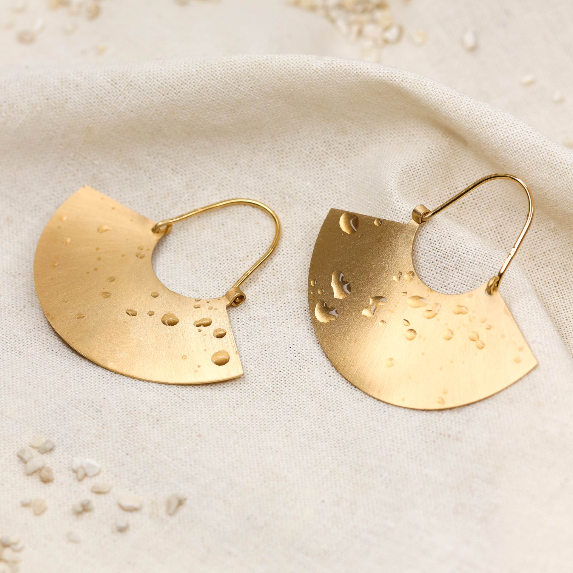 Nakit i satovi idealan su božićni dar. Kupite ih na Black Friday popustu