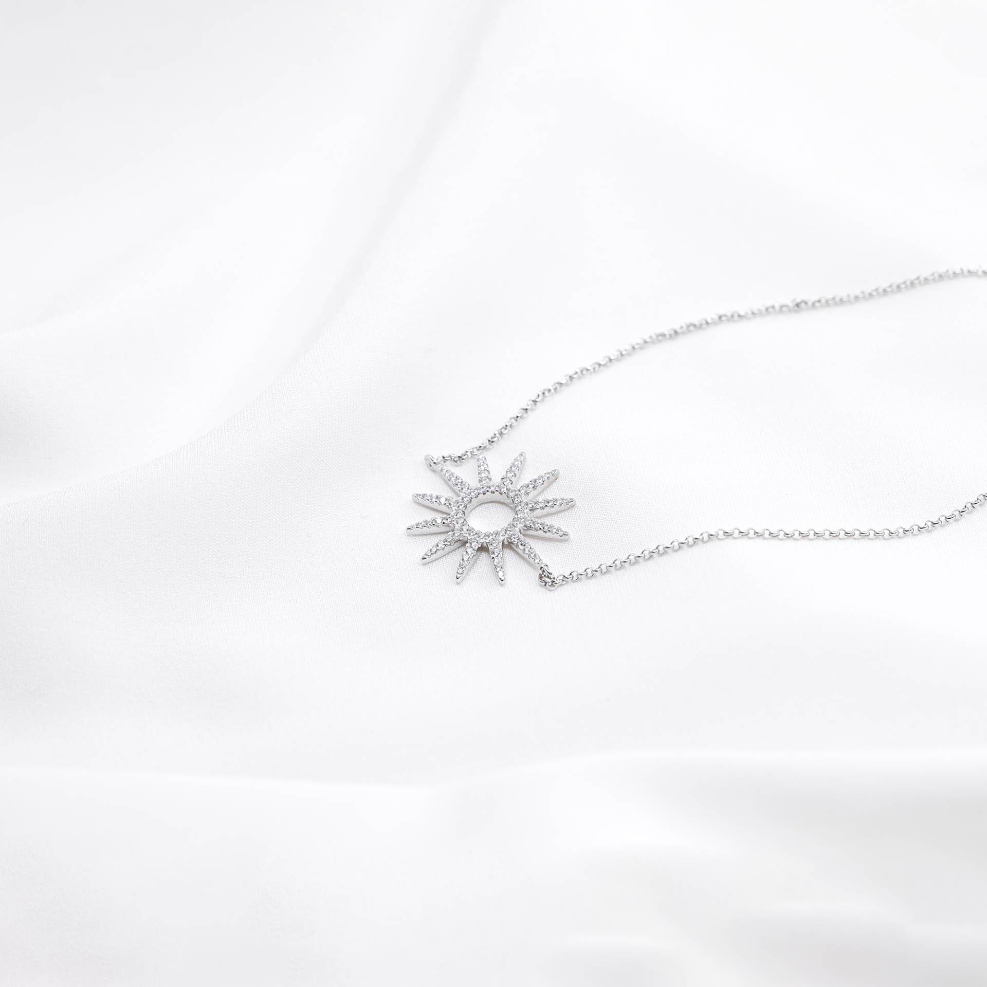 Nakit i satovi idealan su božićni dar. Kupite ih na Black Friday popustu