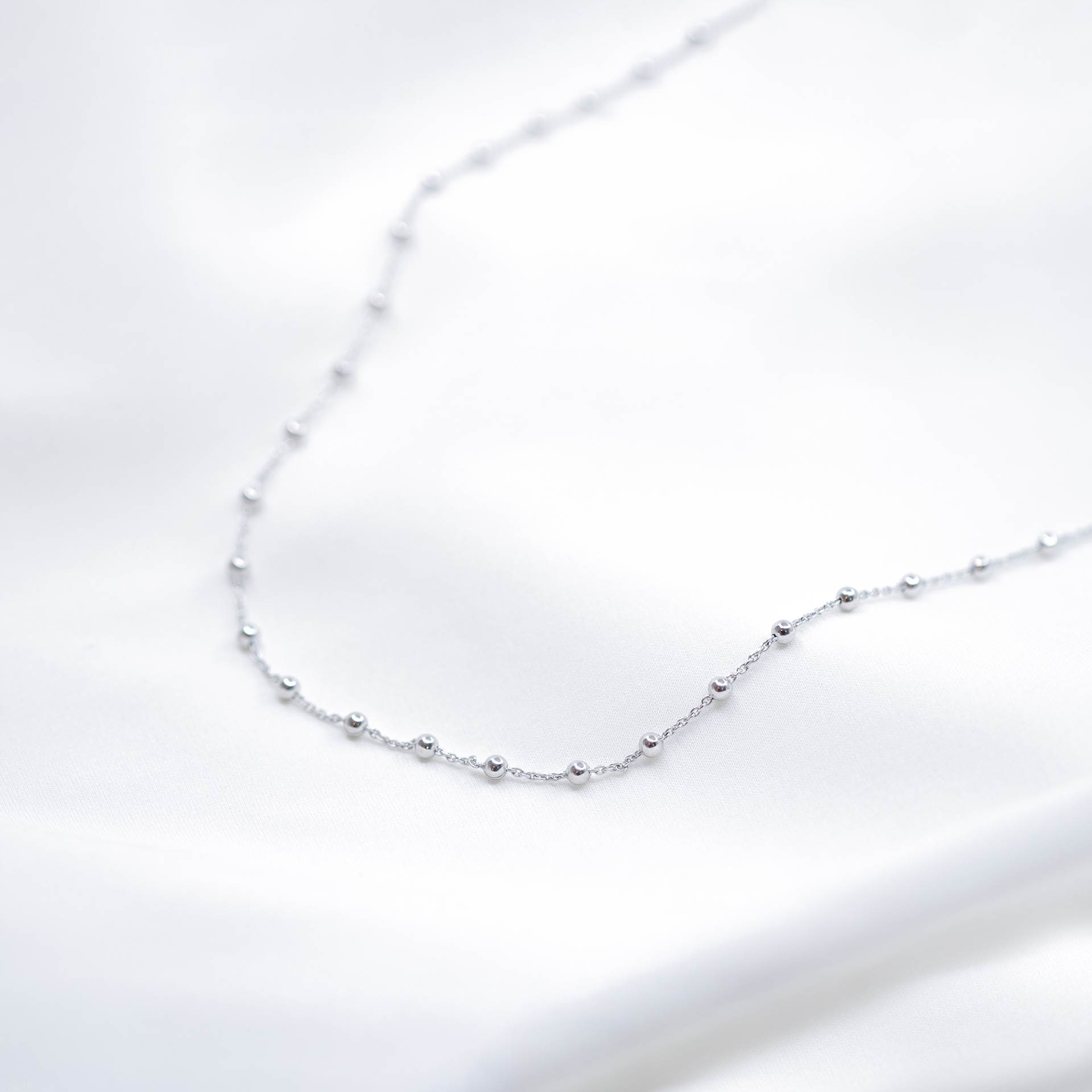 Nakit i satovi idealan su božićni dar. Kupite ih na Black Friday popustu