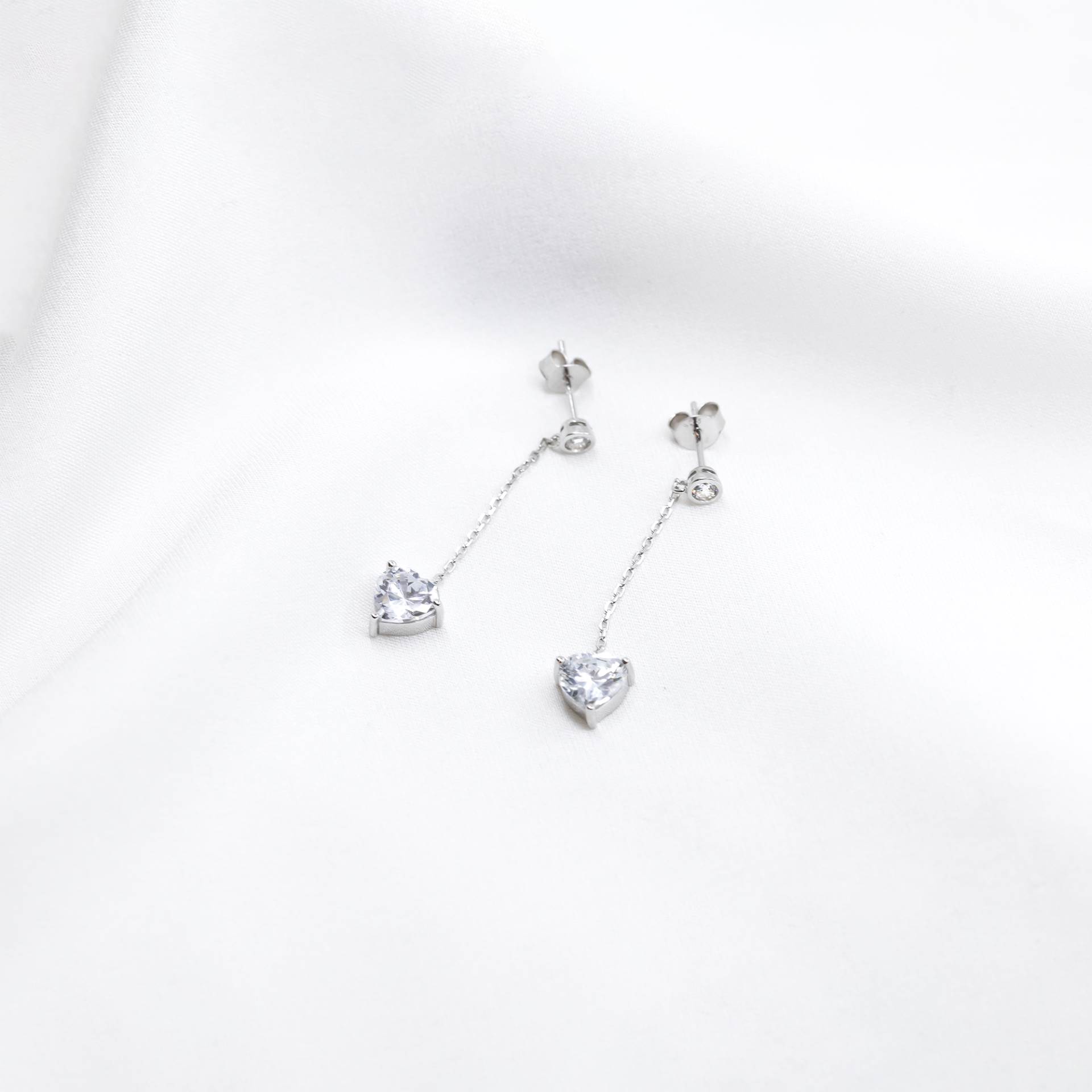 Nakit i satovi idealan su božićni dar. Kupite ih na Black Friday popustu