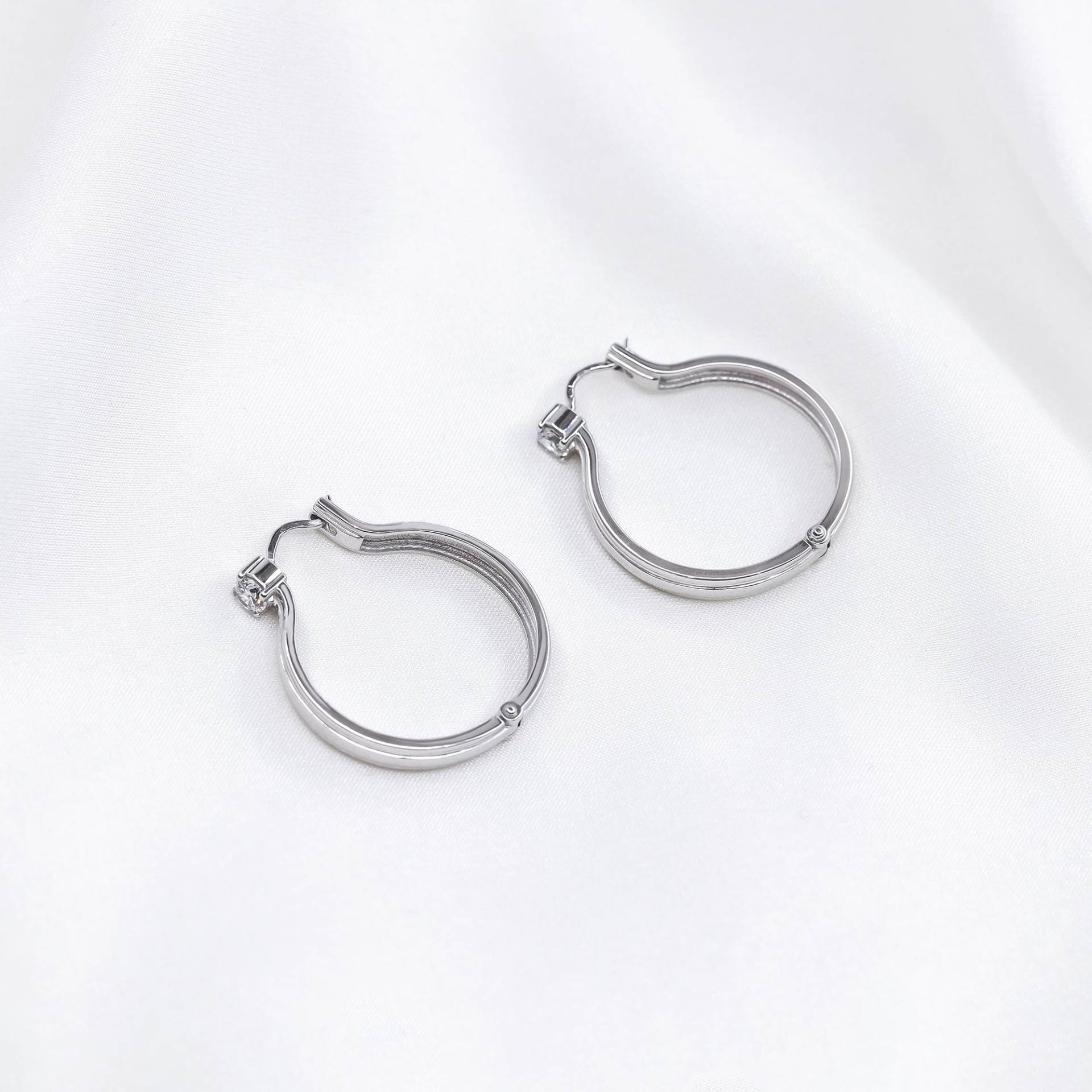 Nakit i satovi idealan su božićni dar. Kupite ih na Black Friday popustu