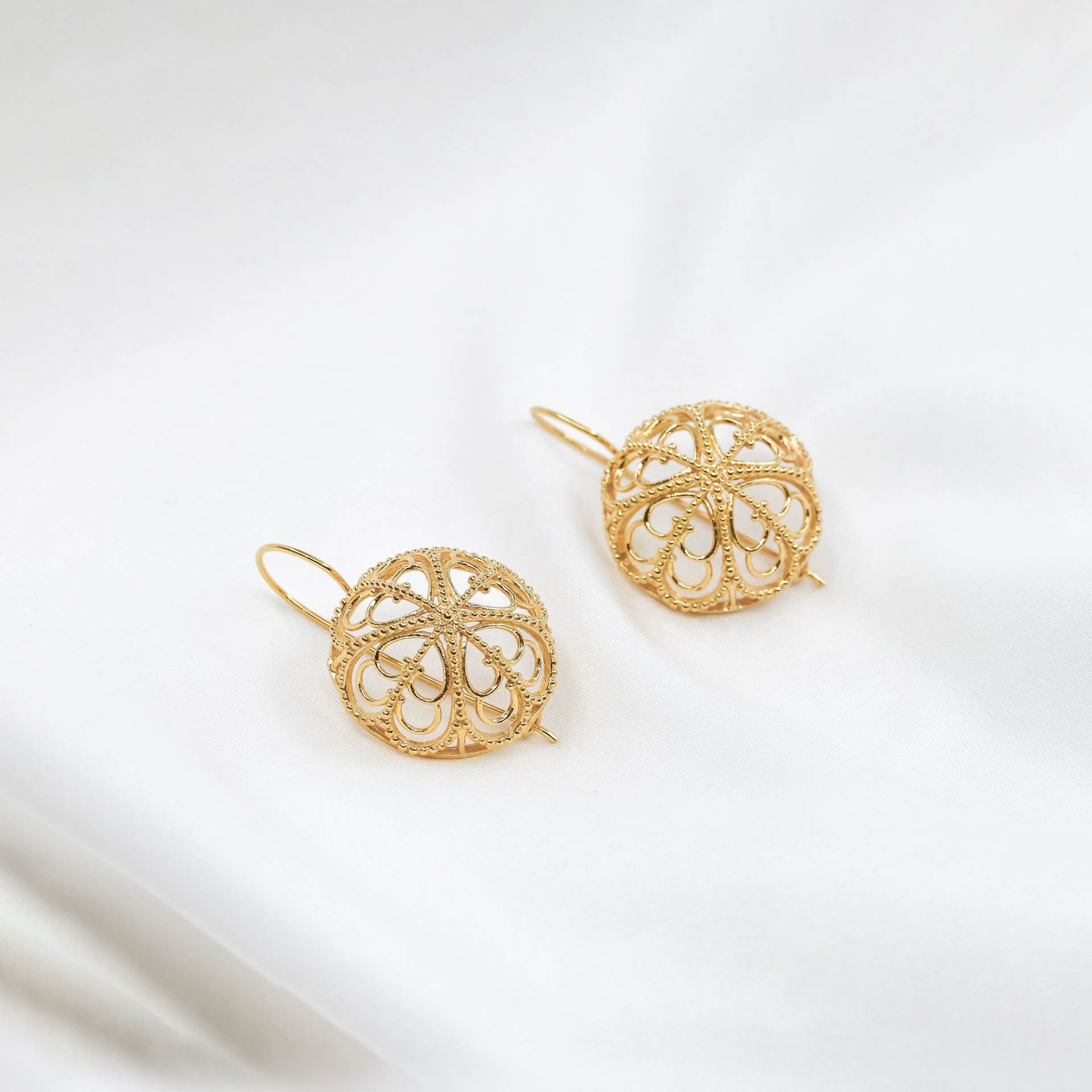 Nakit i satovi idealan su božićni dar. Kupite ih na Black Friday popustu