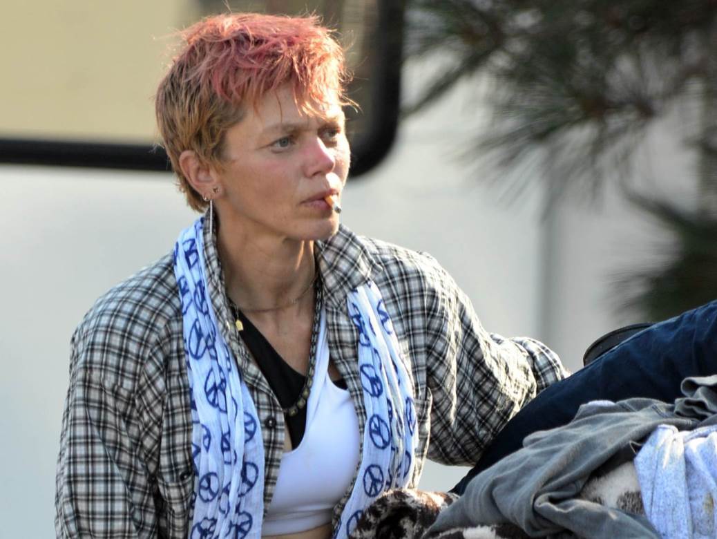 Loni Willison snimljena na ulici