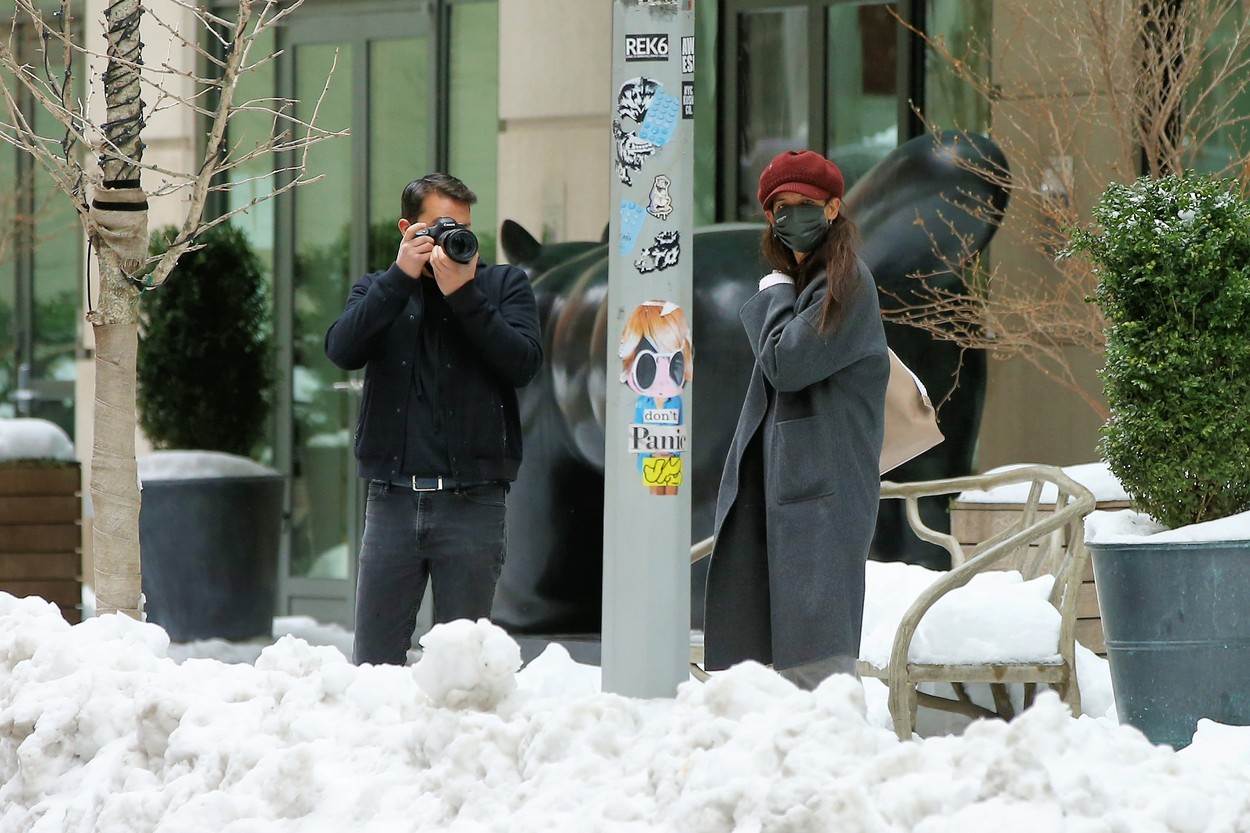 UČITE OD NAJBOLJE Katie 'fura' čizme sezone, a mi smo ih našli na sniženju!
