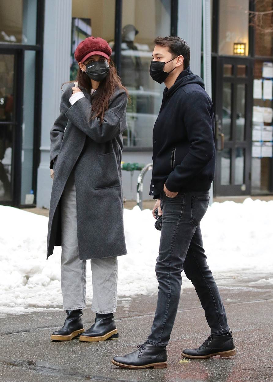 UČITE OD NAJBOLJE Katie 'fura' čizme sezone, a mi smo ih našli na sniženju!