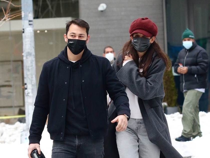 UČITE OD NAJBOLJE Katie 'fura' čizme sezone, a mi smo ih našli na sniženju!