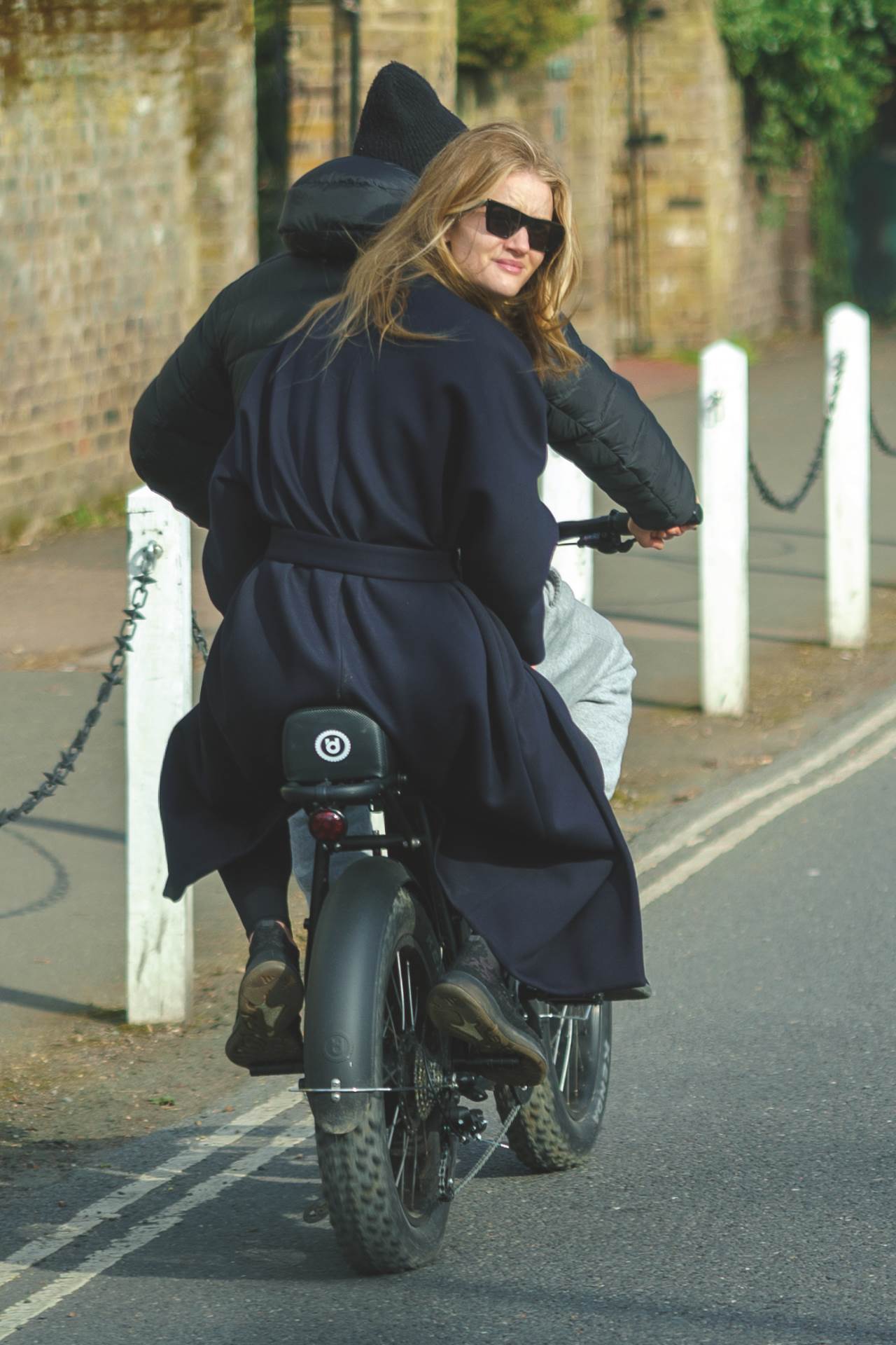 STREET OUTFITI SLAVNIH Sakrili ste se ispod maske, ali prepoznali smo vas
