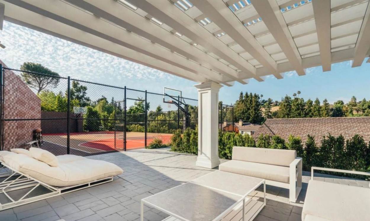 IMANJE S GARAŽOM ZA PET AUTA Ovo je Madonnin novi, a Weekndov stari dom