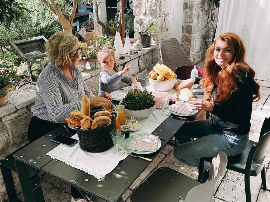 Ella Dvornik zove u pomoć baka servis