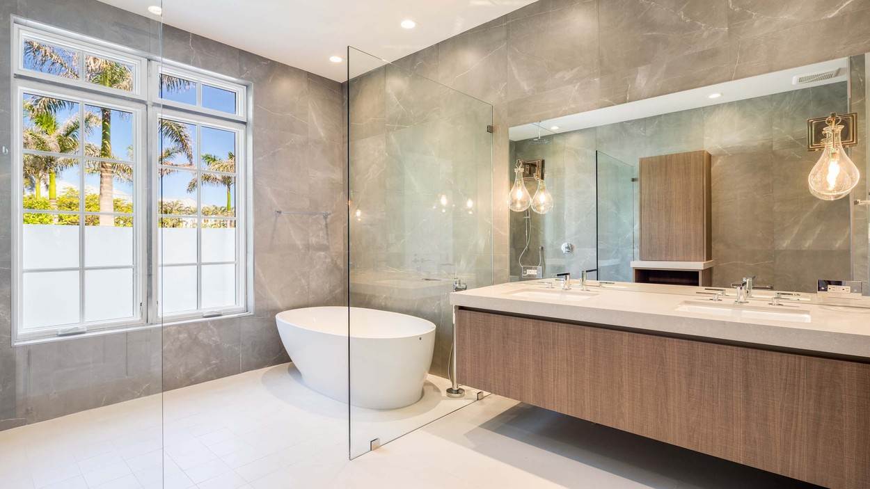 DALEKO OD KUĆICE KOJU JE IMAO U SERIJI ‘Kralj Queensa’ uopće ne živi loše!