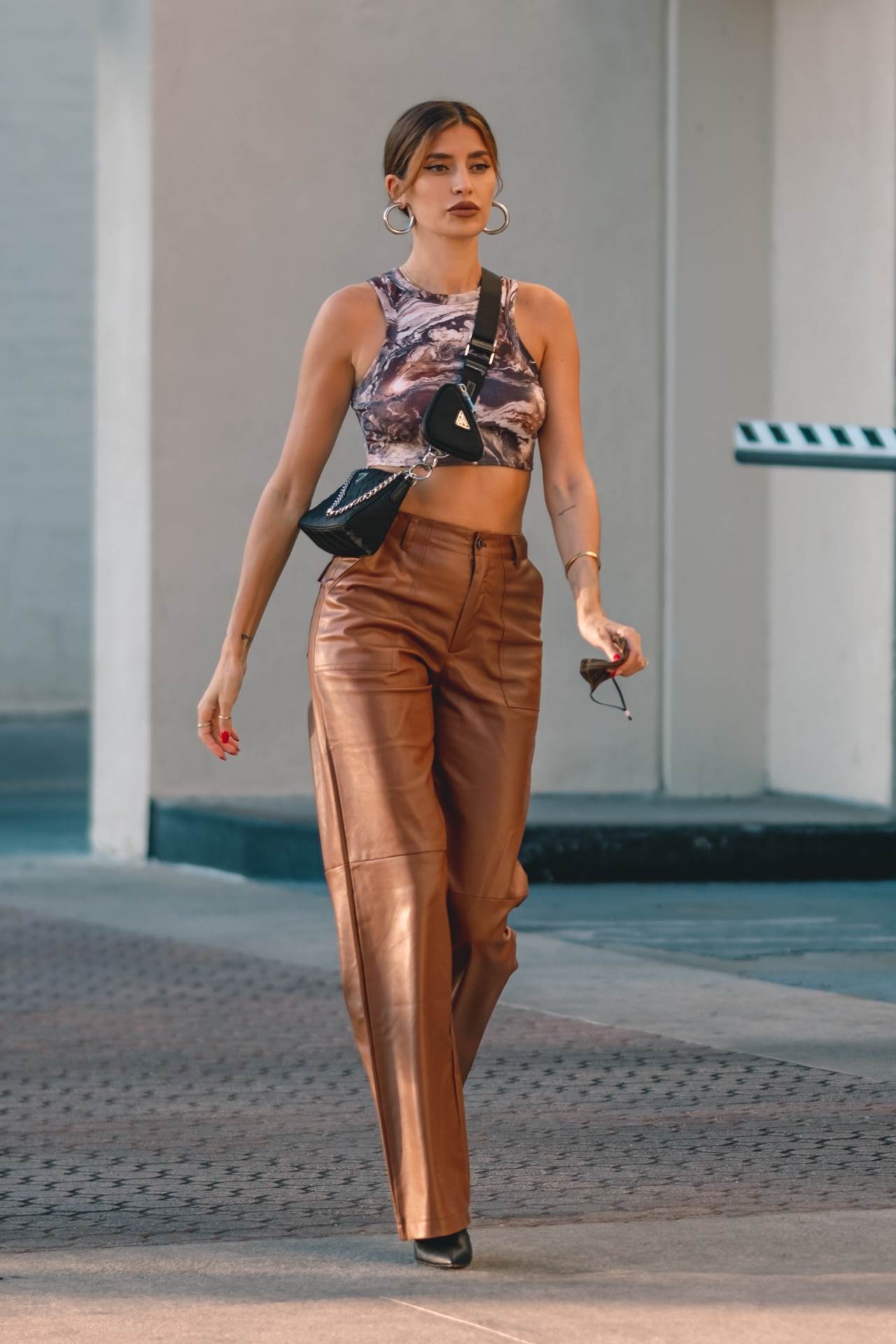 10 OUTFITA ZA SVAKU PRIGODU Supruga slavnog nogometaša prava je inspiracija