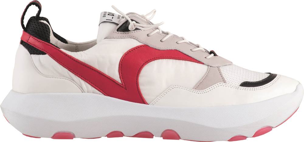 Hogl predstavlja tenisice s vizijom