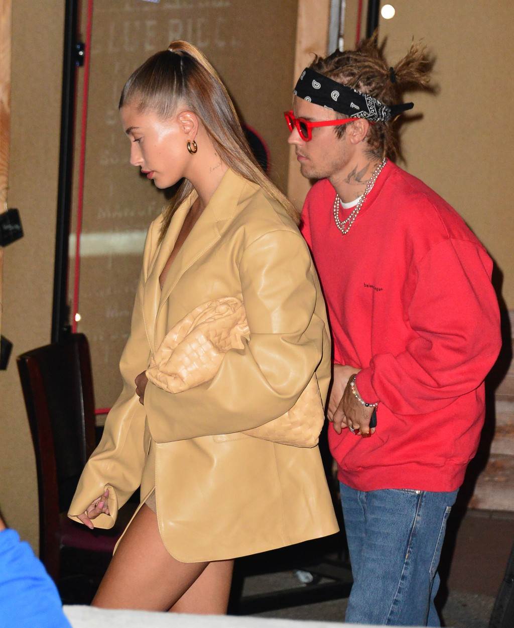 10 IDEJA Hailey Bieber zna kako nositi sako