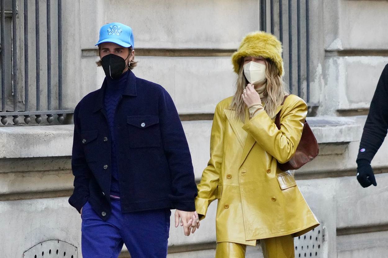 10 IDEJA Hailey Bieber zna kako nositi sako