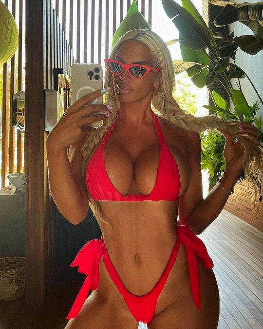 Najizazovnije poze Jelene Karleuše