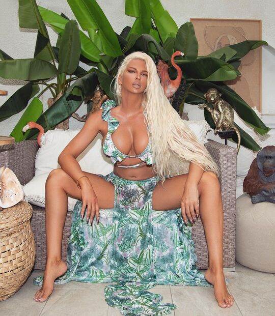 Najizazovnije poze Jelene Karleuše