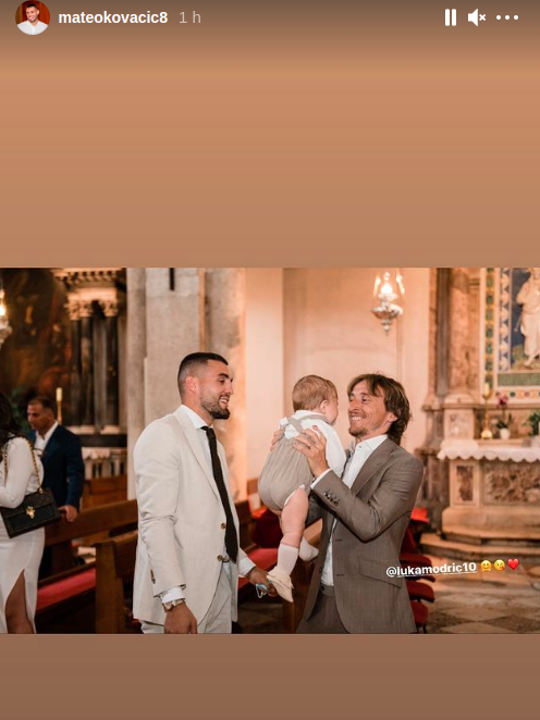 Mateo Kovačić objavio fotografije s krštenja sinčića