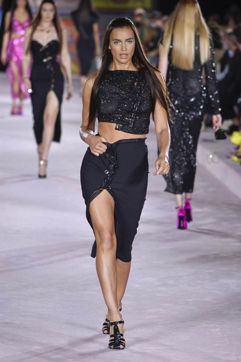 Irina Shayk u izazovnoj modnoj kombinaciji