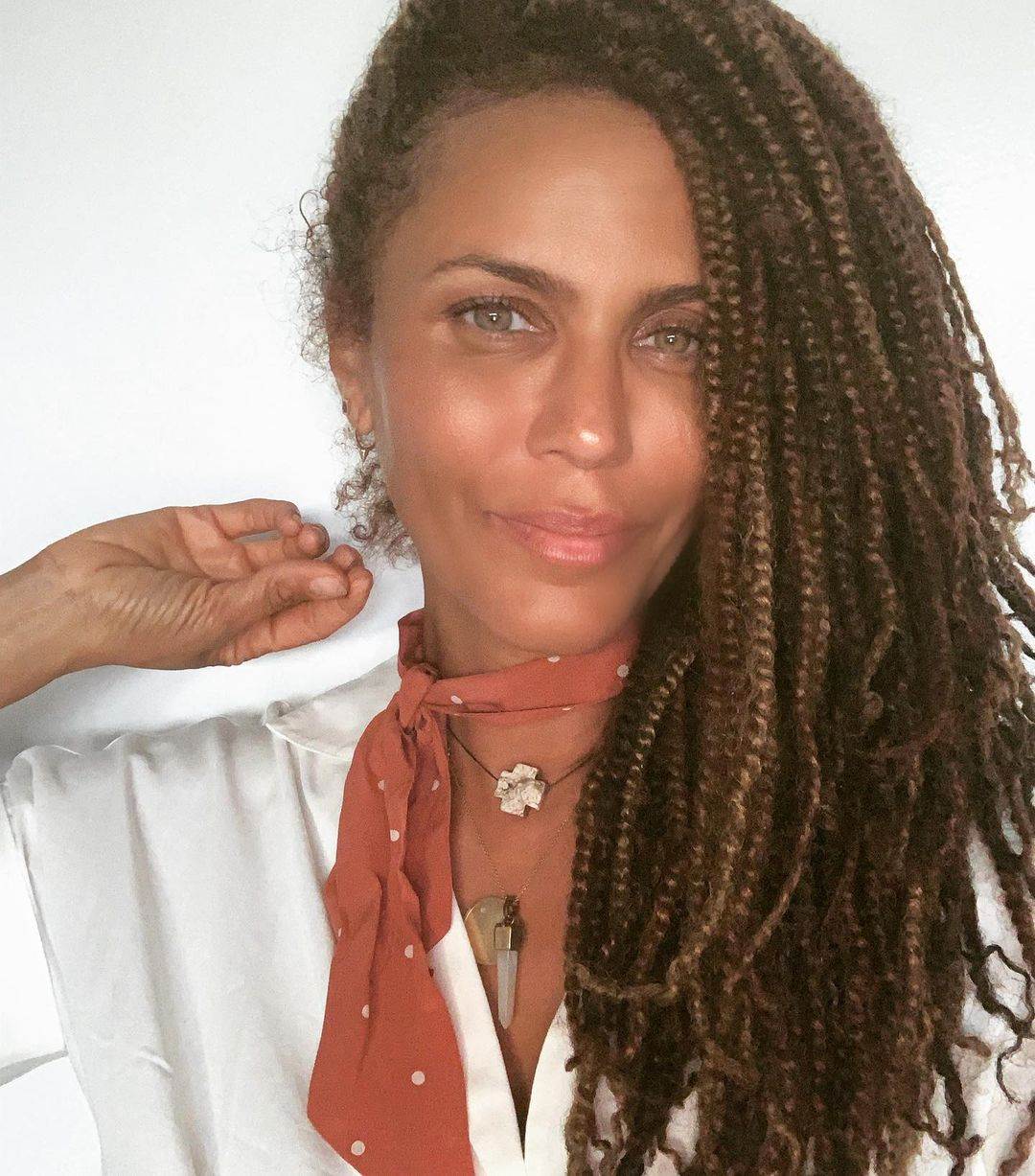 nicole ari parker 4