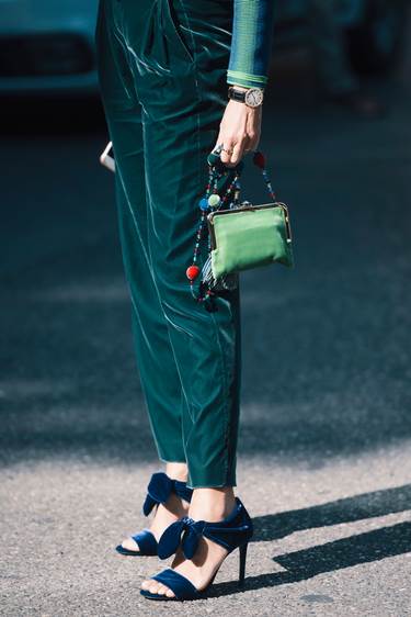 Smaragdnozelena boja