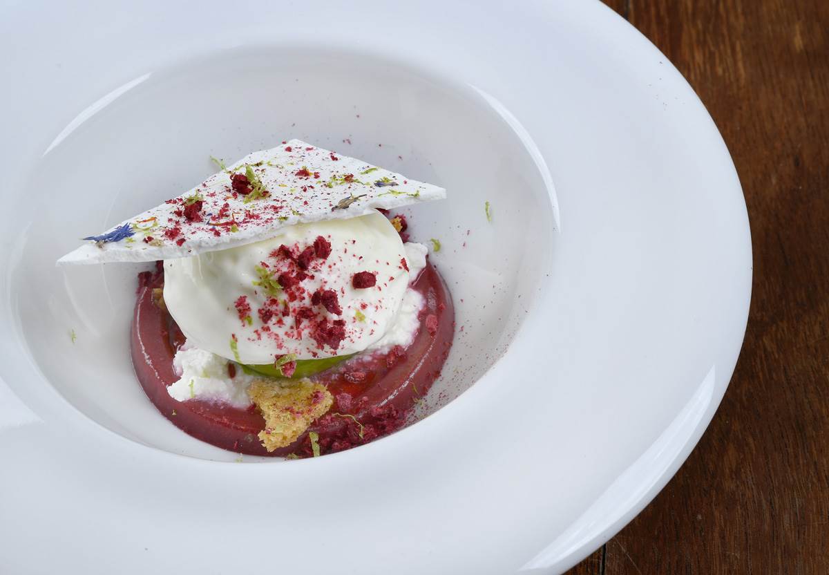 Desert od bosiljka, skute, maline i đumbira, chef Michael Gollenz